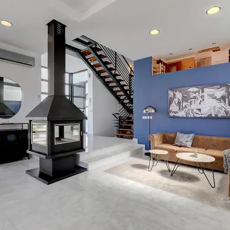 011 Bright And Spacious With Private Pool